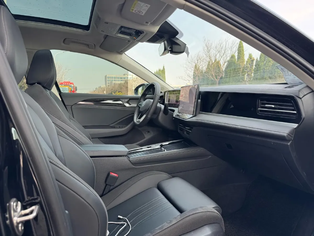 2024 Volkswagen Magotan 1.5T 160HP L4 7DCT,autocango,china used car exporter,china ev exporter,chinese used car exporter,chinese used ev exporter