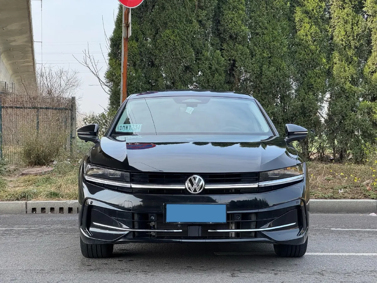 2024 Volkswagen Magotan 1.5T 160HP L4 7DCT,autocango,china used car exporter,china ev exporter,chinese used car exporter,chinese used ev exporter