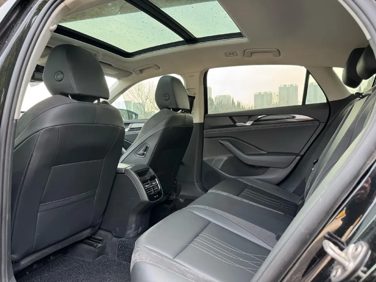 2024 Volkswagen Magotan 1.5T 160HP L4 7DCT,autocango,china used car exporter,china ev exporter,chinese used car exporter,chinese used ev exporter