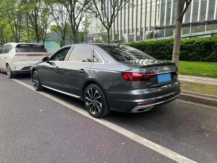 2022 Audi A4L 2.0T 190HP L4 7DCT,autocango,china used car exporter,china ev exporter,chinese used car exporter,chinese used ev exporter