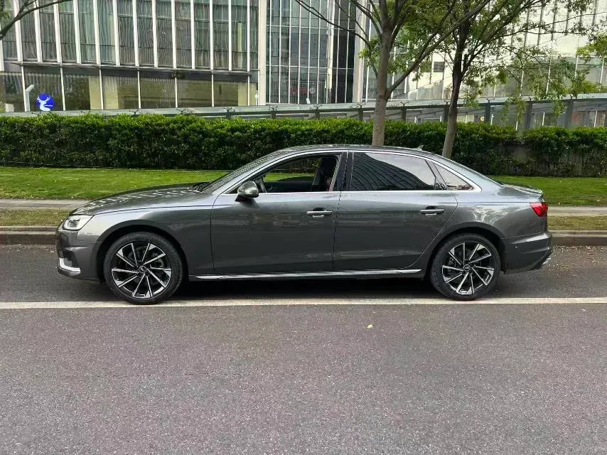 2022 Audi A4L 2.0T 190HP L4 7DCT,autocango,china used car exporter,china ev exporter,chinese used car exporter,chinese used ev exporter