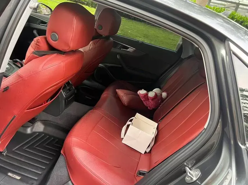 2022 Audi A4L 2.0T 190HP L4 7DCT,autocango,china used car exporter,china ev exporter,chinese used car exporter,chinese used ev exporter