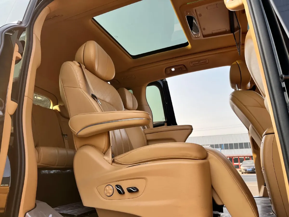 2024 Voyah Dream 1.5T 150HP L4 PHEV 43KWH,autocango,china used car exporter,china ev exporter,chinese used car exporter,chinese used ev exporter