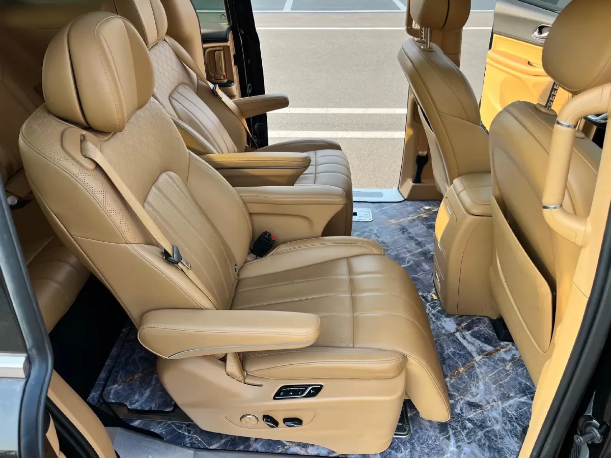 2024 Voyah Dream 1.5T 150HP L4 PHEV 43KWH,autocango,china used car exporter,china ev exporter,chinese used car exporter,chinese used ev exporter