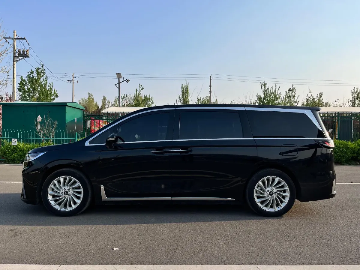 2024 Voyah Dream 1.5T 150HP L4 PHEV 43KWH,autocango,china used car exporter,china ev exporter,chinese used car exporter,chinese used ev exporter