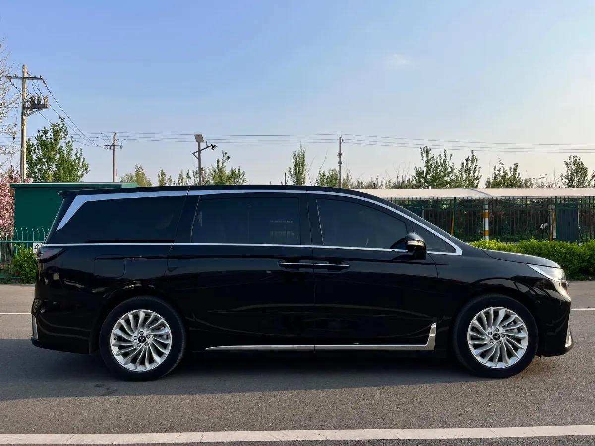 2024 Voyah Dream 1.5T 150HP L4 PHEV 43KWH,autocango,china used car exporter,china ev exporter,chinese used car exporter,chinese used ev exporter