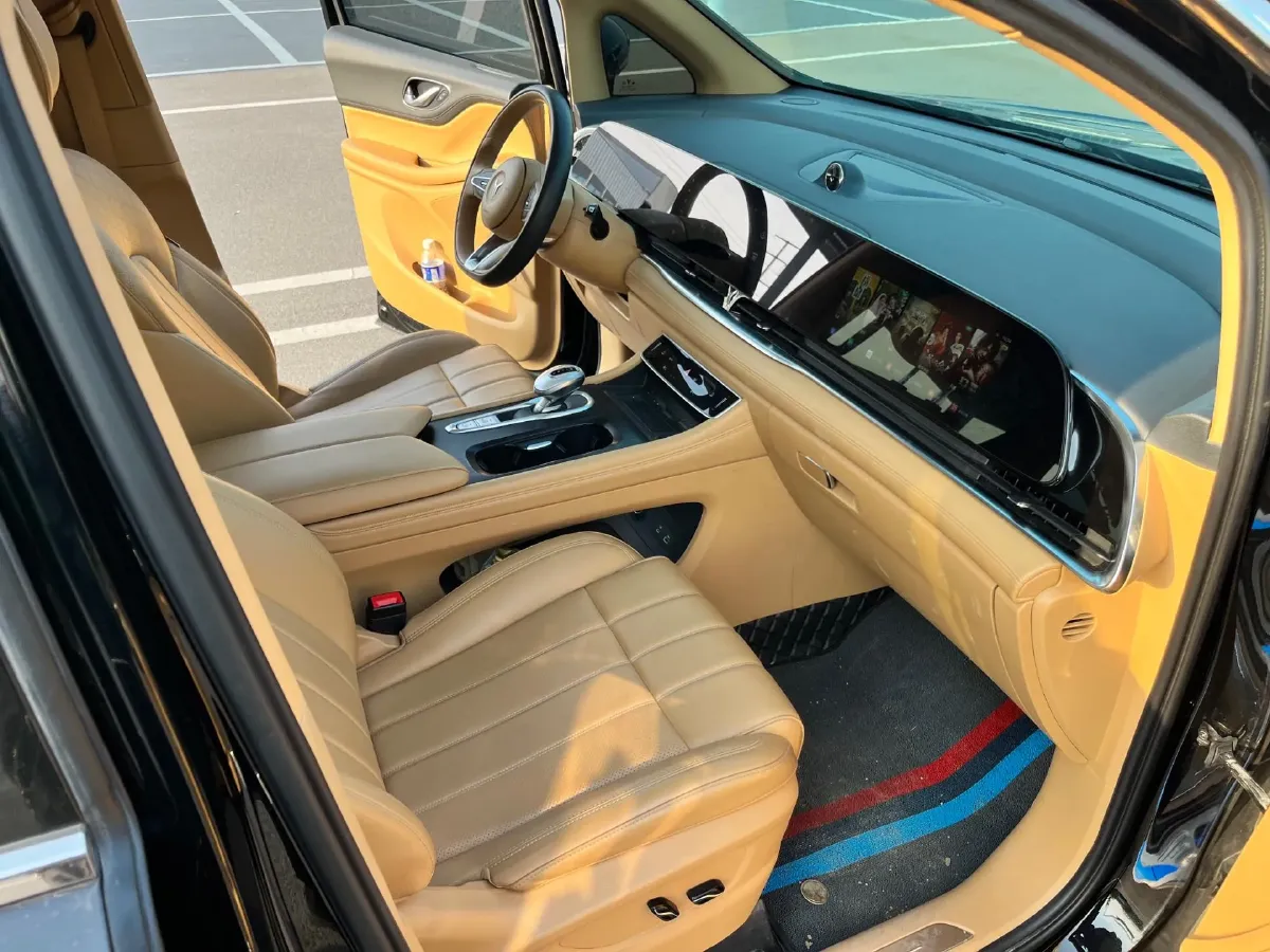 2024 Voyah Dream 1.5T 150HP L4 PHEV 43KWH,autocango,china used car exporter,china ev exporter,chinese used car exporter,chinese used ev exporter