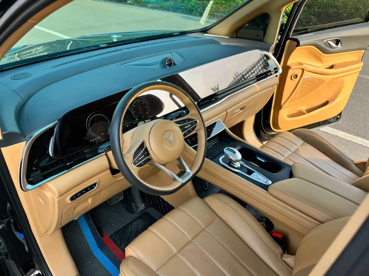 2024 Voyah Dream 1.5T 150HP L4 PHEV 43KWH,autocango,china used car exporter,china ev exporter,chinese used car exporter,chinese used ev exporter