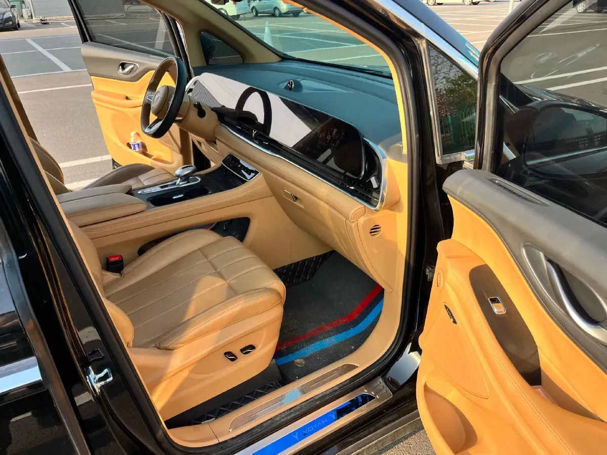 2024 Voyah Dream 1.5T 150HP L4 PHEV 43KWH,autocango,china used car exporter,china ev exporter,chinese used car exporter,chinese used ev exporter