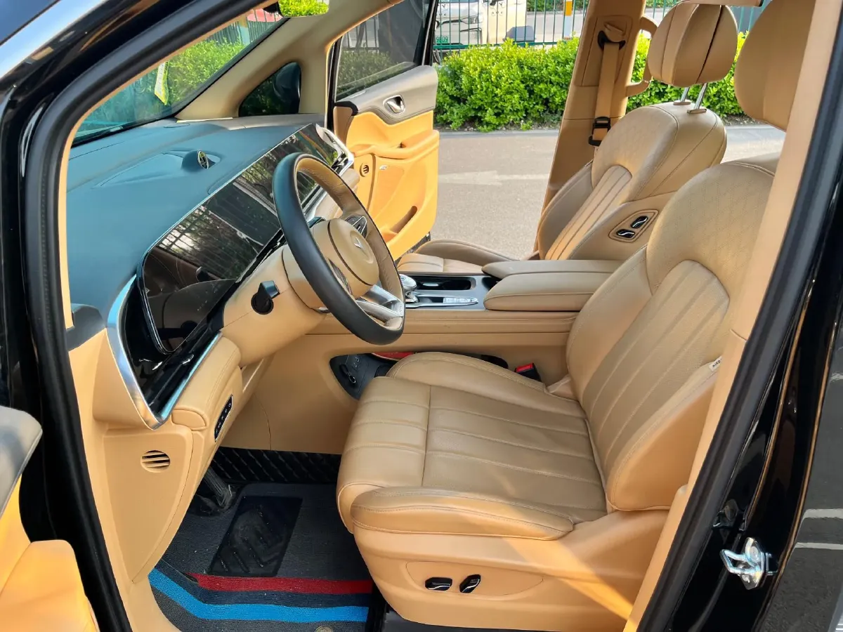 2024 Voyah Dream 1.5T 150HP L4 PHEV 43KWH,autocango,china used car exporter,china ev exporter,chinese used car exporter,chinese used ev exporter