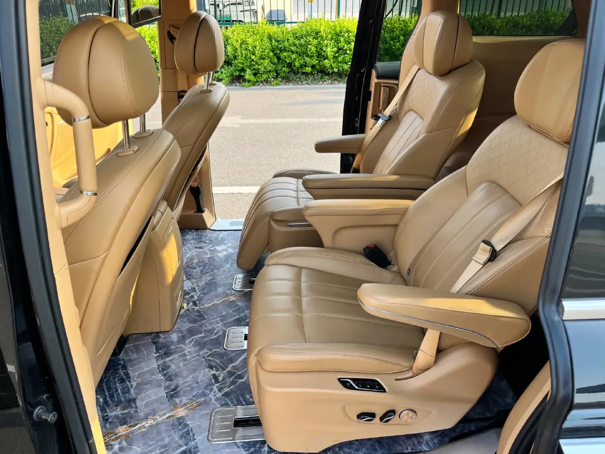 2024 Voyah Dream 1.5T 150HP L4 PHEV 43KWH,autocango,china used car exporter,china ev exporter,chinese used car exporter,chinese used ev exporter