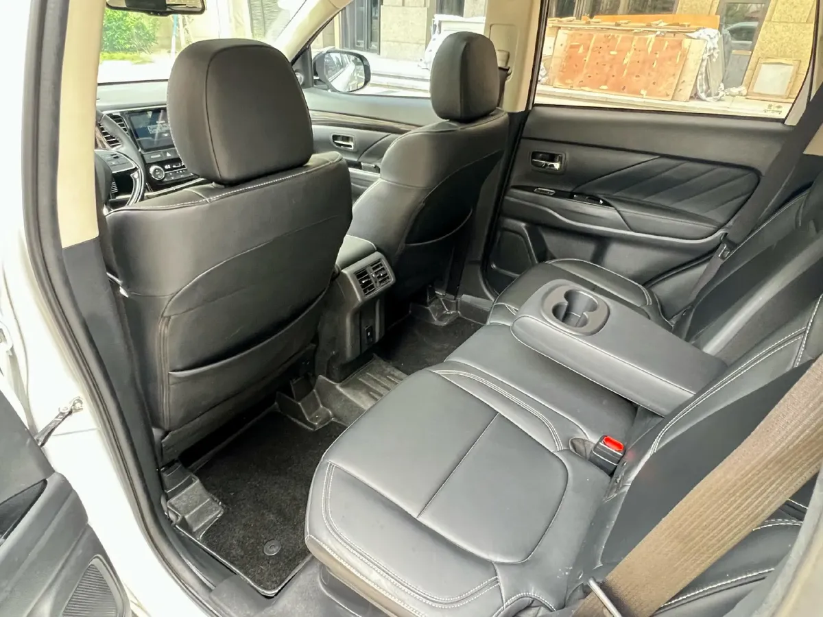 2020 Mitsubishi Outlander 2.0L 166HP L4 CVT,autocango,china used car exporter,china ev exporter,chinese used car exporter,chinese used ev exporter