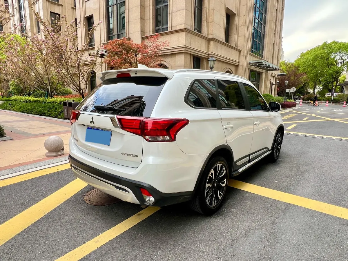 2020 Mitsubishi Outlander 2.0L 166HP L4 CVT,autocango,china used car exporter,china ev exporter,chinese used car exporter,chinese used ev exporter