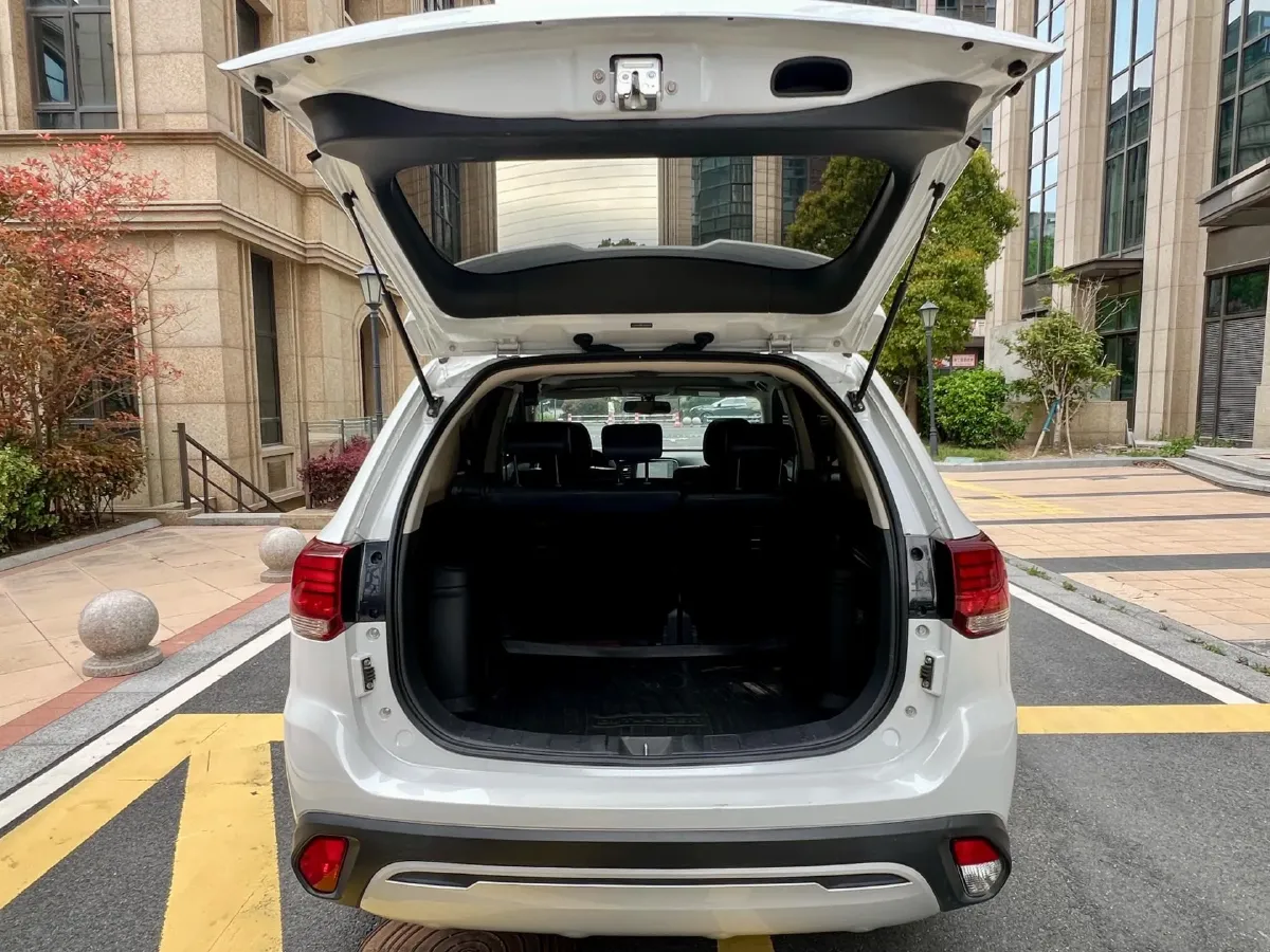 2020 Mitsubishi Outlander 2.0L 166HP L4 CVT,autocango,china used car exporter,china ev exporter,chinese used car exporter,chinese used ev exporter