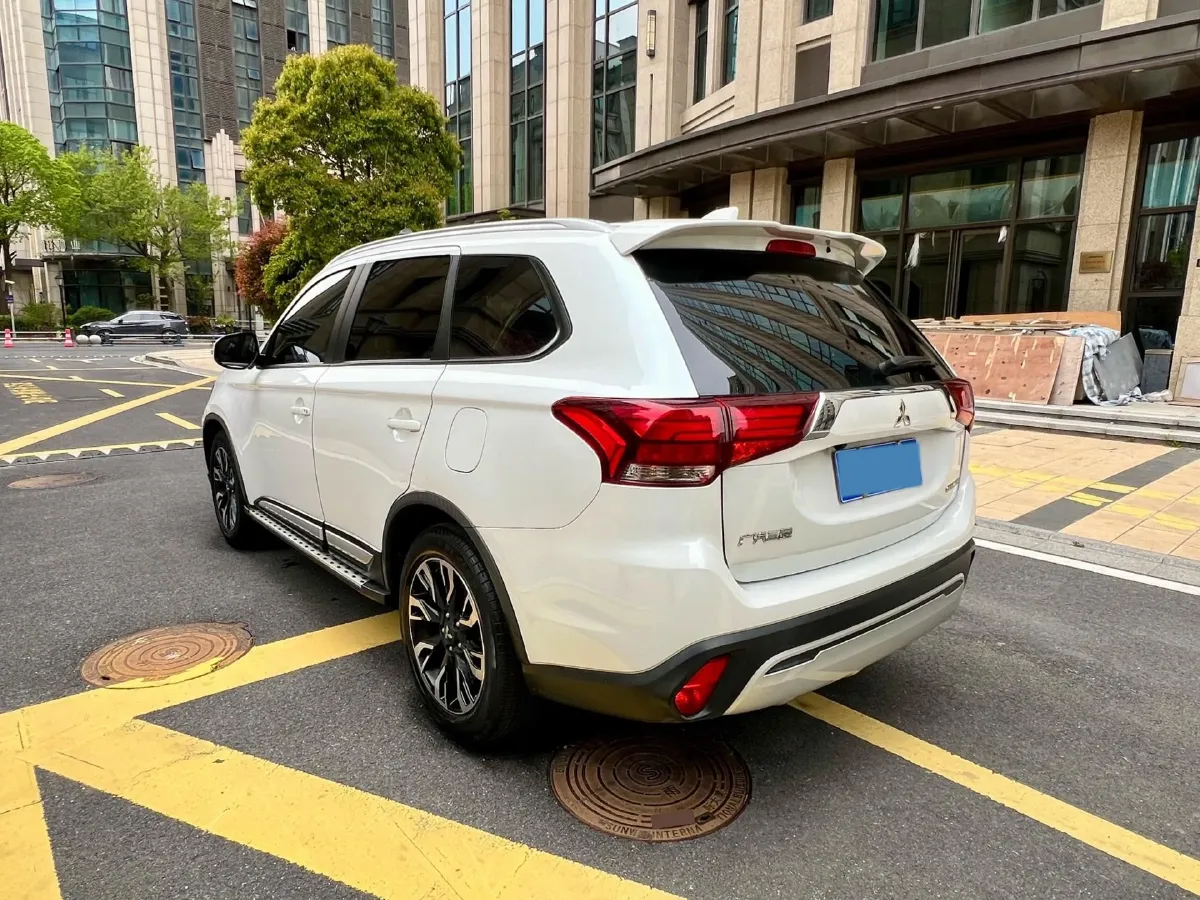 2020 Mitsubishi Outlander 2.0L 166HP L4 CVT,autocango,china used car exporter,china ev exporter,chinese used car exporter,chinese used ev exporter