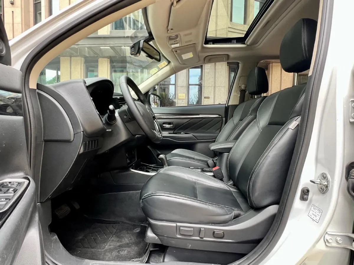 2020 Mitsubishi Outlander 2.0L 166HP L4 CVT,autocango,china used car exporter,china ev exporter,chinese used car exporter,chinese used ev exporter