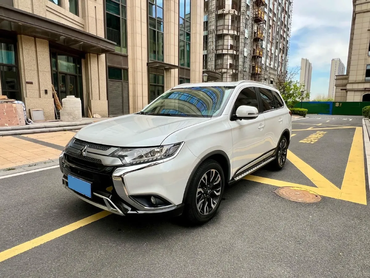 2020 Mitsubishi Outlander 2.0L 166HP L4 CVT,autocango,china used car exporter,china ev exporter,chinese used car exporter,chinese used ev exporter