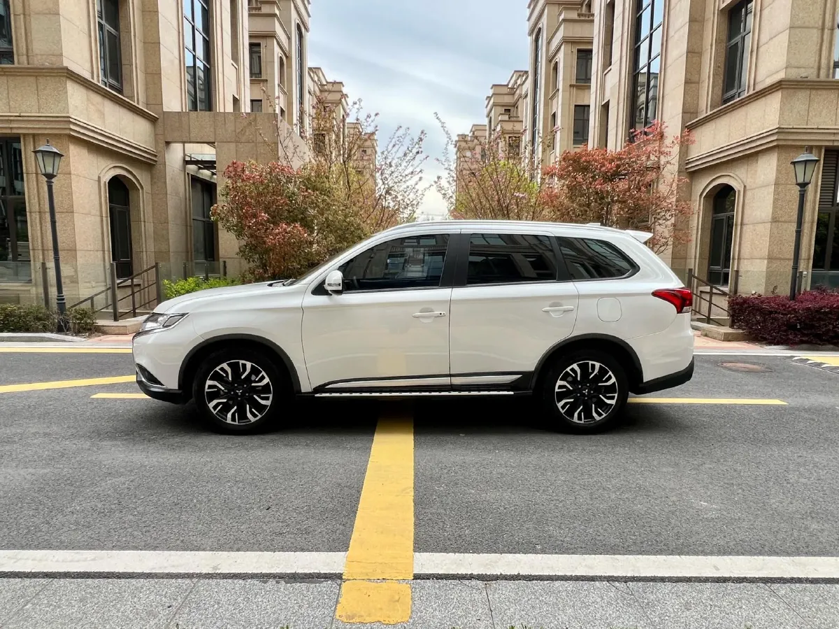 2020 Mitsubishi Outlander 2.0L 166HP L4 CVT,autocango,china used car exporter,china ev exporter,chinese used car exporter,chinese used ev exporter