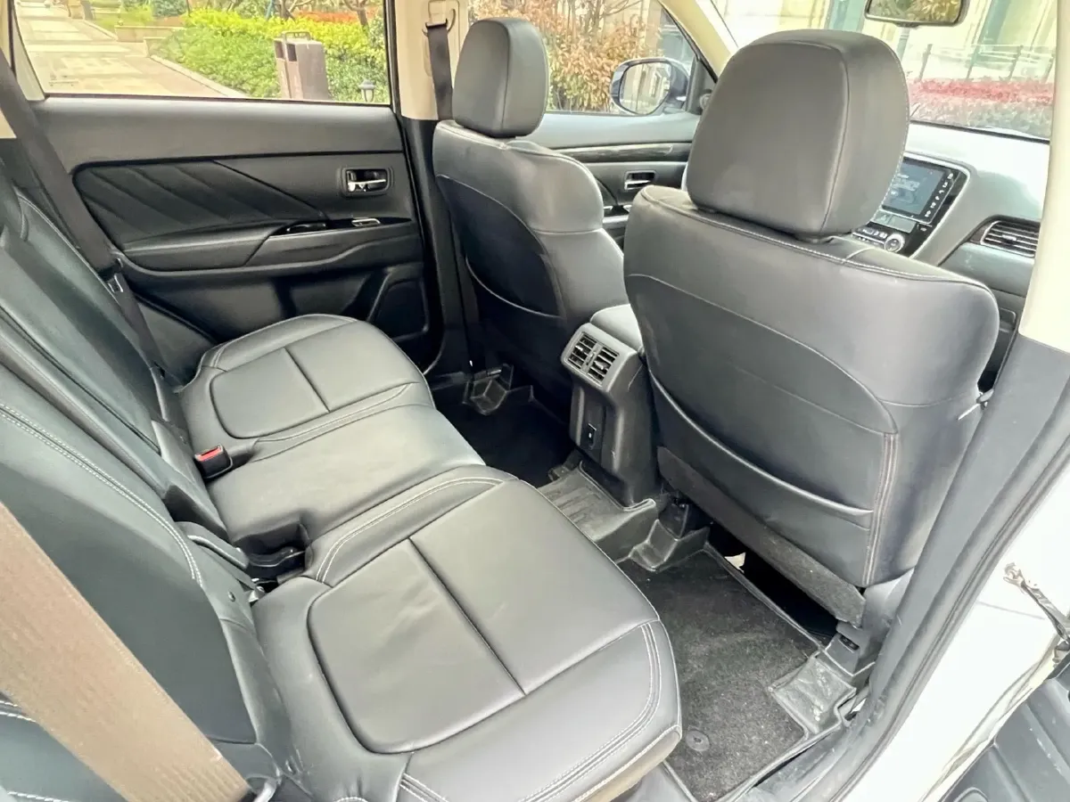 2020 Mitsubishi Outlander 2.0L 166HP L4 CVT,autocango,china used car exporter,china ev exporter,chinese used car exporter,chinese used ev exporter