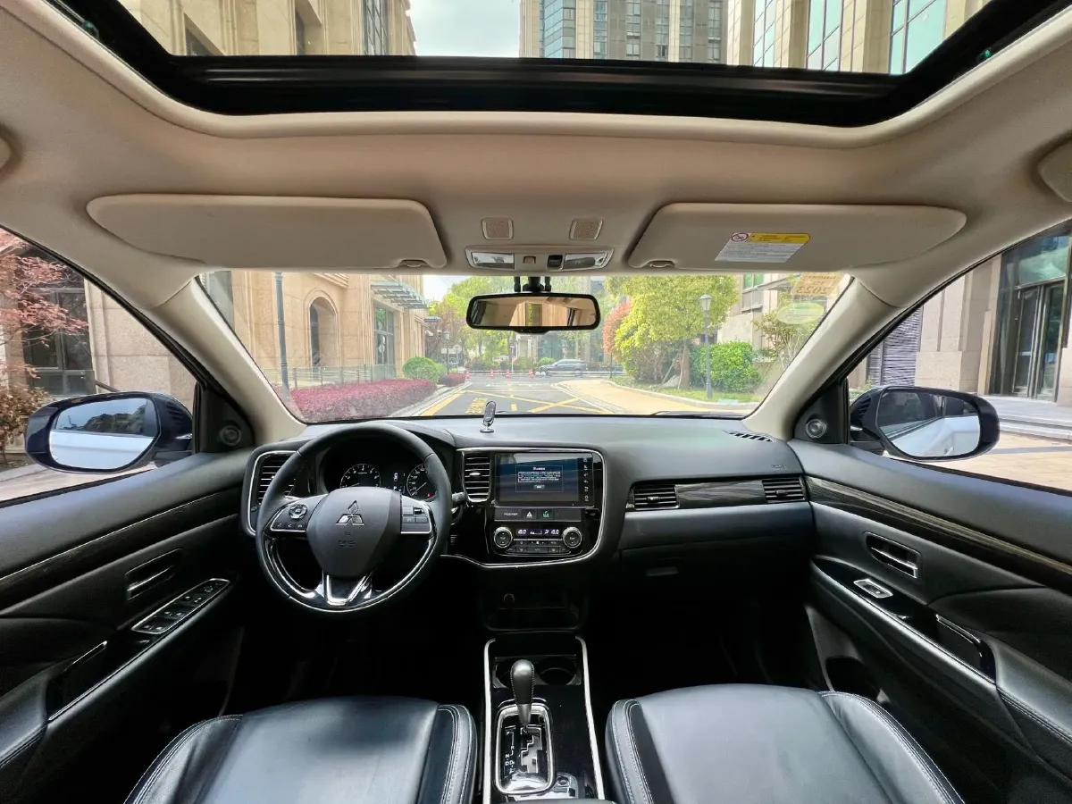 2020 Mitsubishi Outlander 2.0L 166HP L4 CVT,autocango,china used car exporter,china ev exporter,chinese used car exporter,chinese used ev exporter