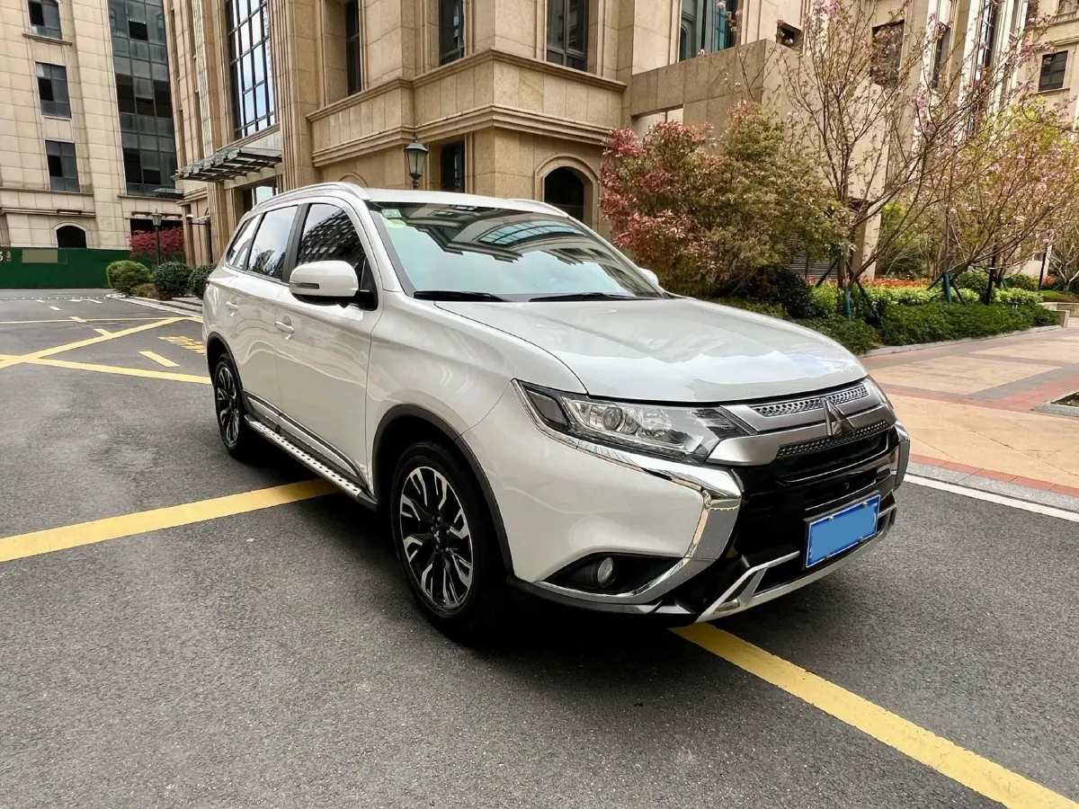 2020 Mitsubishi Outlander 2.0L 166HP L4 CVT,autocango,china used car exporter,china ev exporter,chinese used car exporter,chinese used ev exporter
