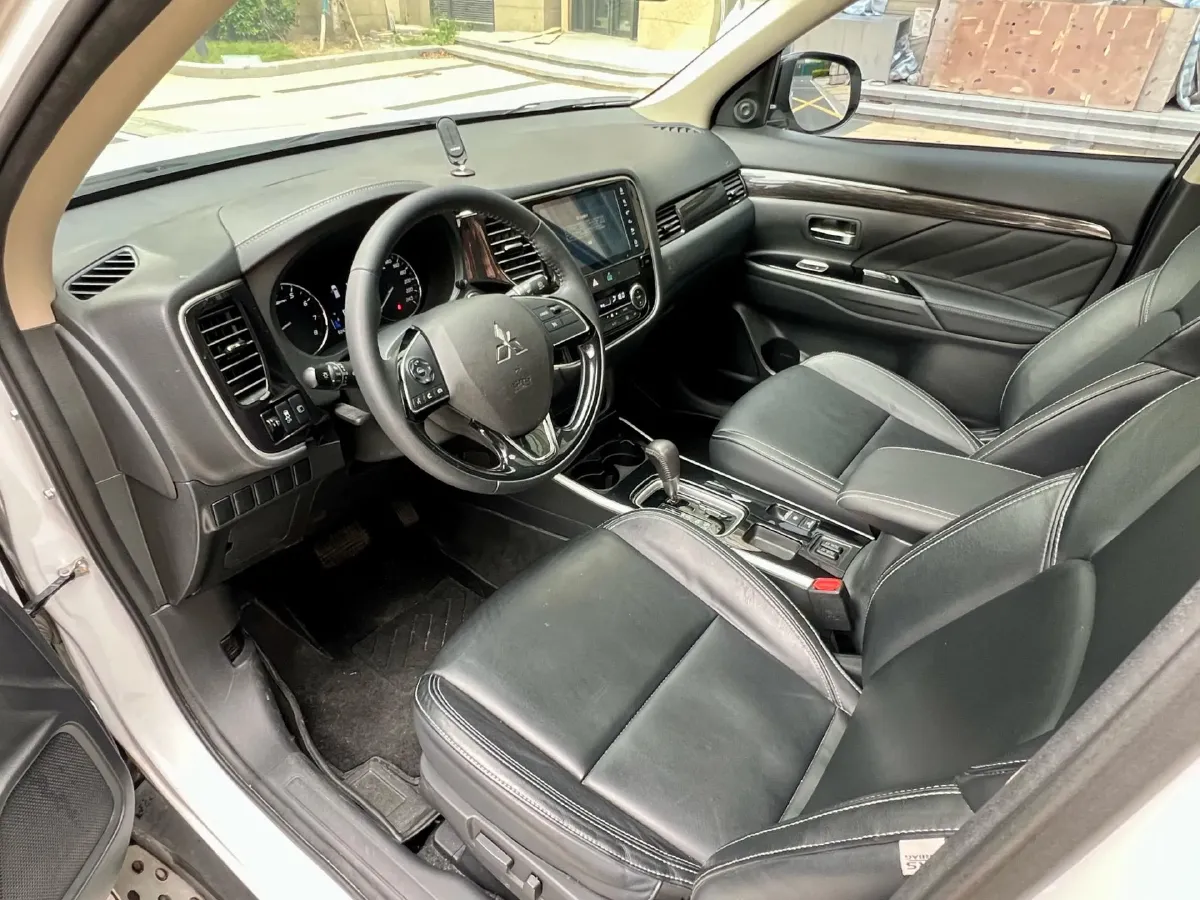 2020 Mitsubishi Outlander 2.0L 166HP L4 CVT,autocango,china used car exporter,china ev exporter,chinese used car exporter,chinese used ev exporter