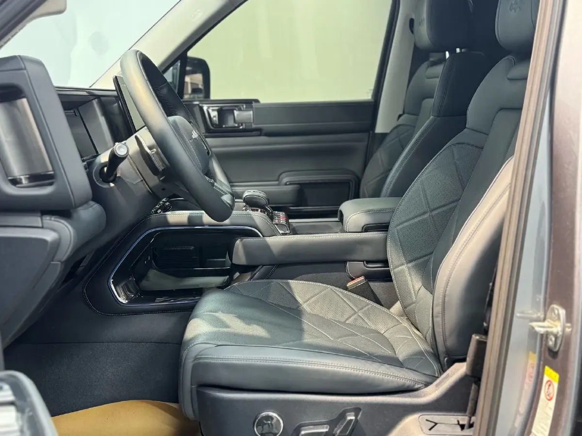 2025 FangChengBao Bao 5 1.5T 194HP L4 E-CVT PHEV 31.8KWH,autocango,china used car exporter,china ev exporter,chinese used car exporter,chinese used ev exporter