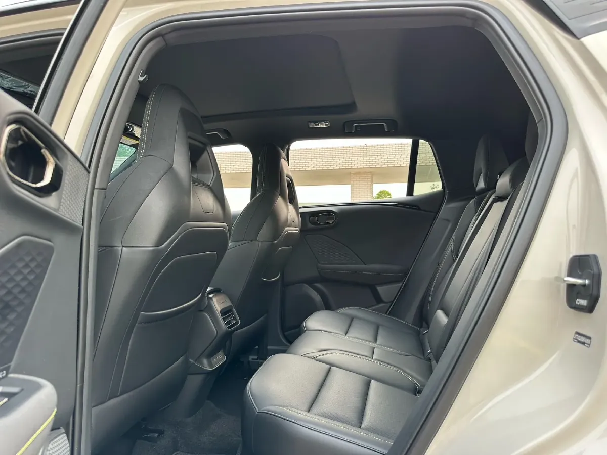 2025 LYNK&CO 06 1.5T 181HP L4 7DCT,autocango,china used car exporter,china ev exporter,chinese used car exporter,chinese used ev exporter