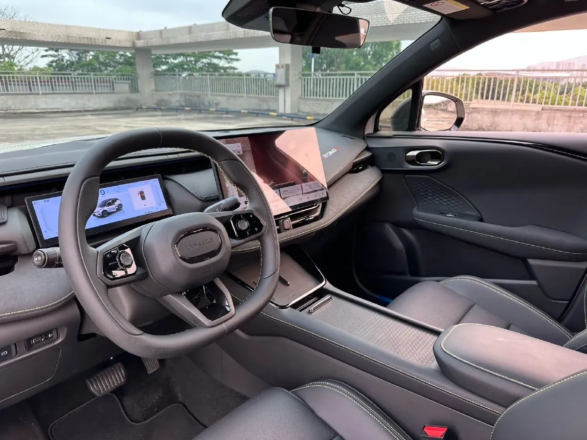 2025 LYNK&CO 06 1.5T 181HP L4 7DCT,autocango,china used car exporter,china ev exporter,chinese used car exporter,chinese used ev exporter