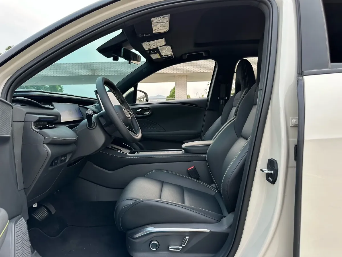 2025 LYNK&CO 06 1.5T 181HP L4 7DCT,autocango,china used car exporter,china ev exporter,chinese used car exporter,chinese used ev exporter