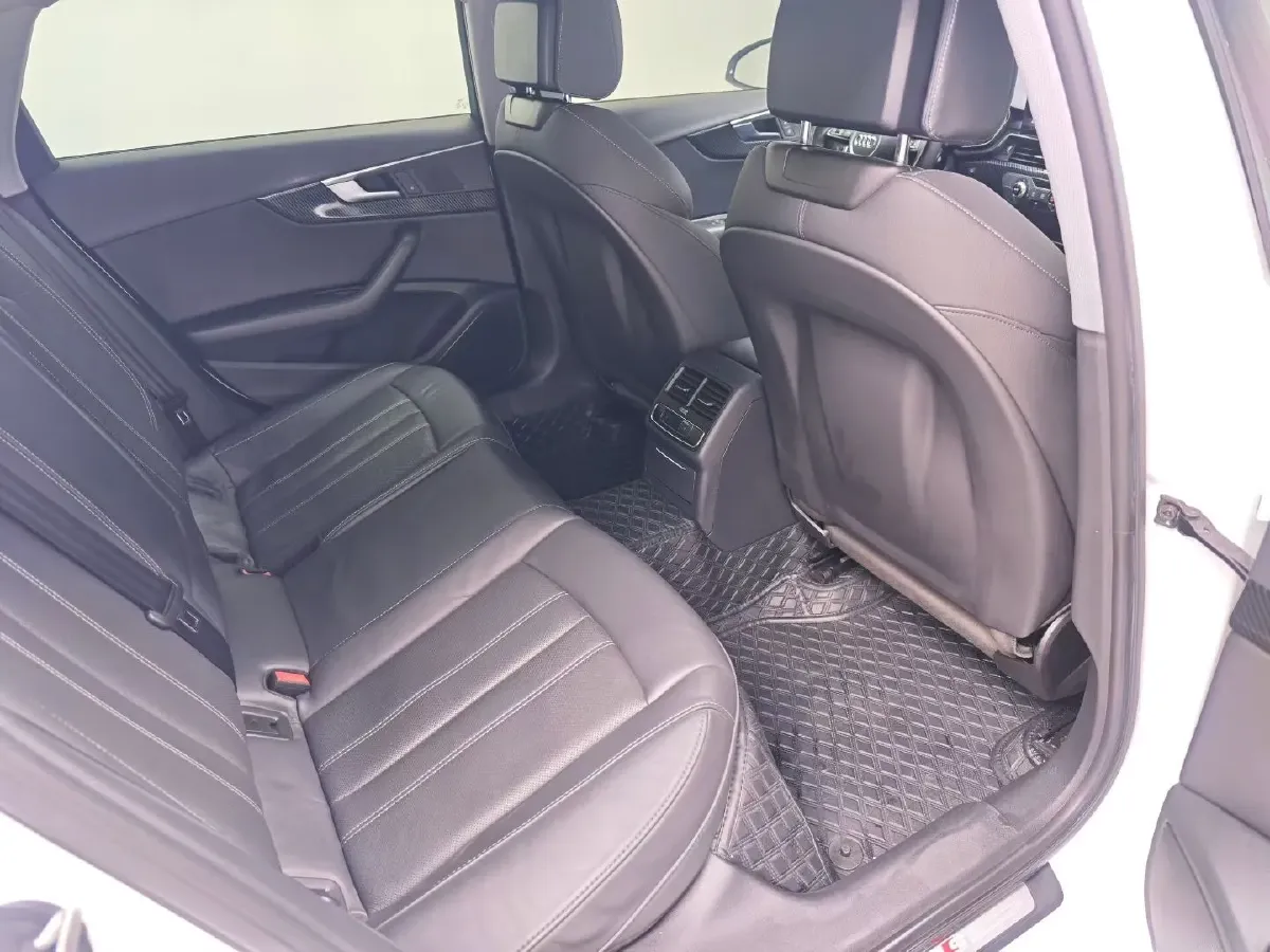 2020 Audi A4L 2.0T 190HP L4 7DCT,autocango,china used car exporter,china ev exporter,chinese used car exporter,chinese used ev exporter