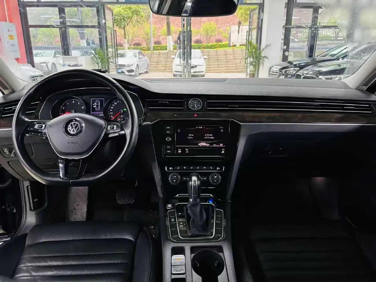 2019 Volkswagen Magotan 2.0T 186HP L4 7DCT,autocango,china used car exporter,china ev exporter,chinese used car exporter,chinese used ev exporter