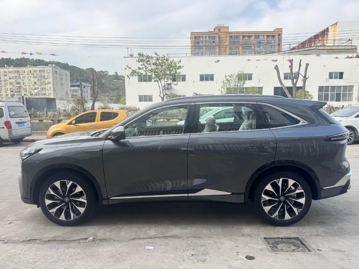 2025 ChangAn CS75 Plus 2.0T 233HP L4 8AT,autocango,china used car exporter,china ev exporter,chinese used car exporter,chinese used ev exporter