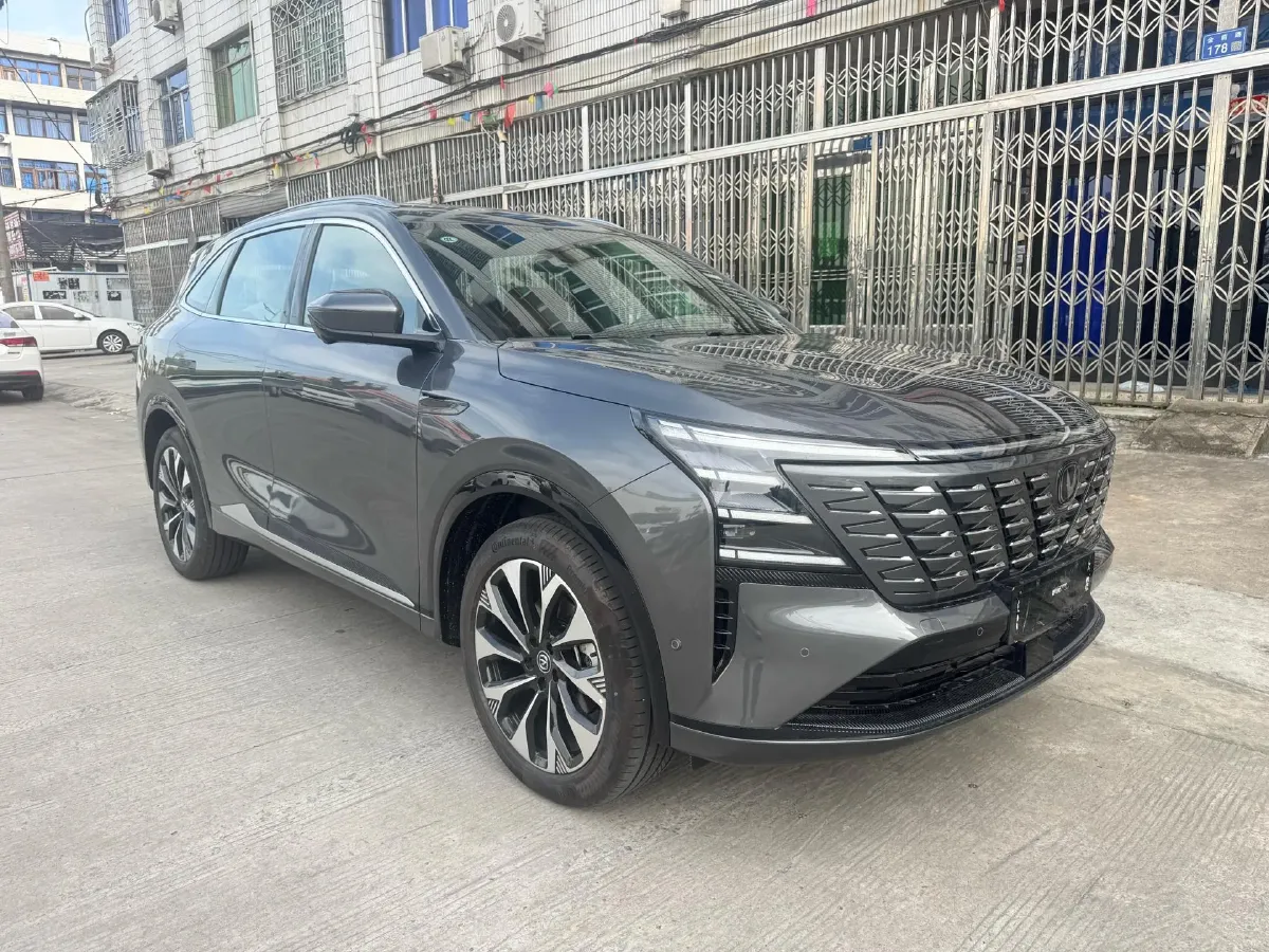 2025 ChangAn CS75 Plus 2.0T 233HP L4 8AT,autocango,china used car exporter,china ev exporter,chinese used car exporter,chinese used ev exporter