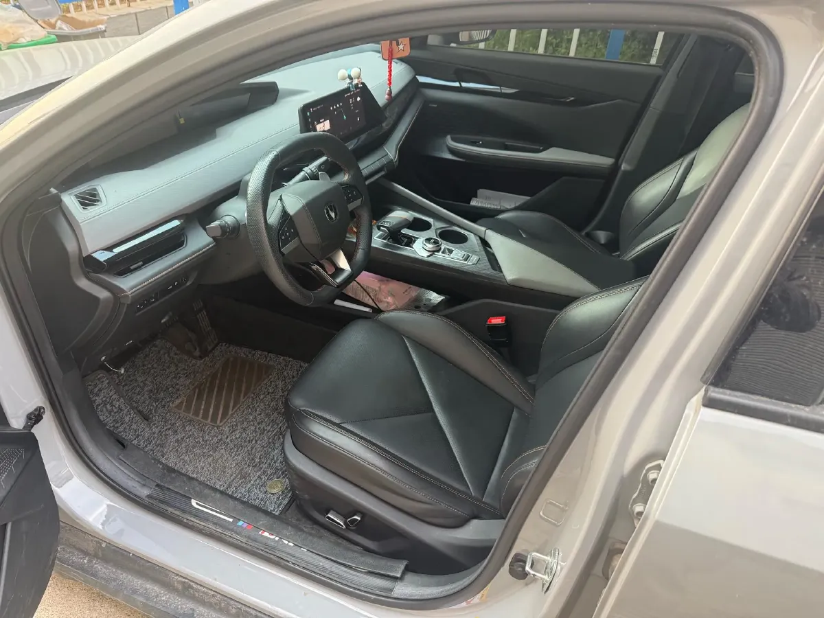 2022 ChangAn UNI-V 1.5T 188HP L4 7DCT,autocango,china used car exporter,china ev exporter,chinese used car exporter,chinese used ev exporter