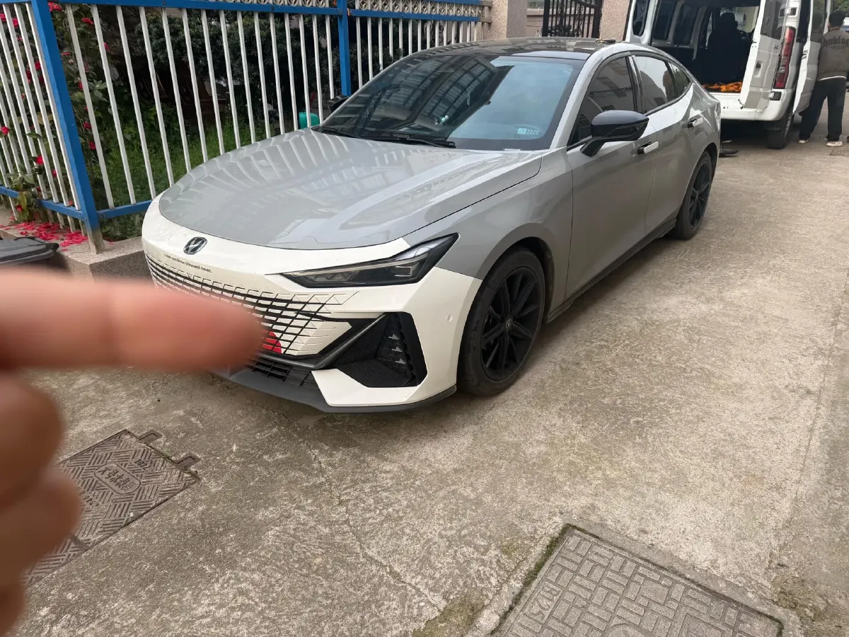 2022 ChangAn UNI-V 1.5T 188HP L4 7DCT,autocango,china used car exporter,china ev exporter,chinese used car exporter,chinese used ev exporter