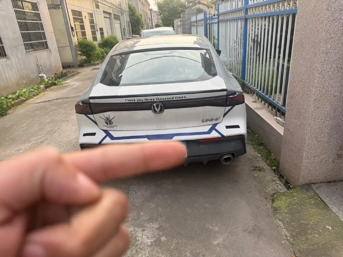 2022 ChangAn UNI-V 1.5T 188HP L4 7DCT,autocango,china used car exporter,china ev exporter,chinese used car exporter,chinese used ev exporter