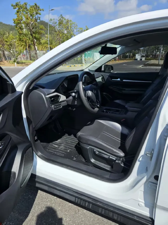 2021 Weltmeister E.5 BEV 49.92KWH,autocango,china used car exporter,china ev exporter,chinese used car exporter,chinese used ev exporter