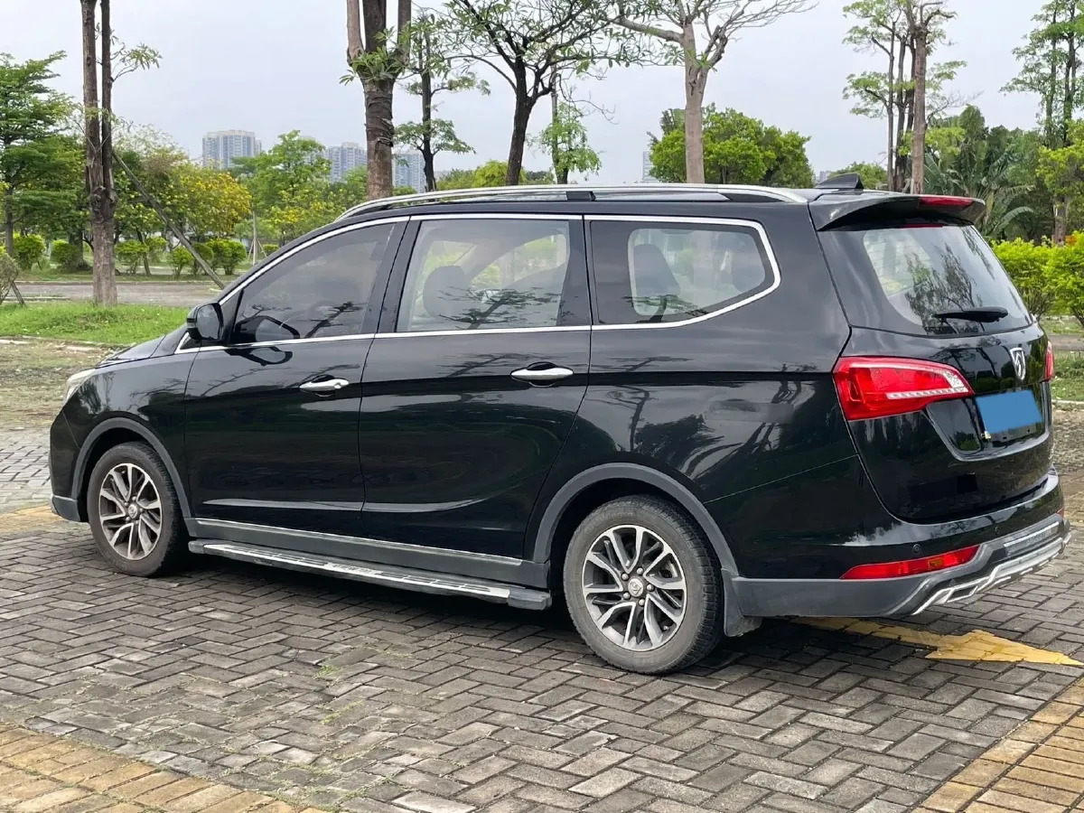 2017 BaoJun 730 1.5T 150HP L4 6MT,autocango,china used car exporter,china ev exporter,chinese used car exporter,chinese used ev exporter