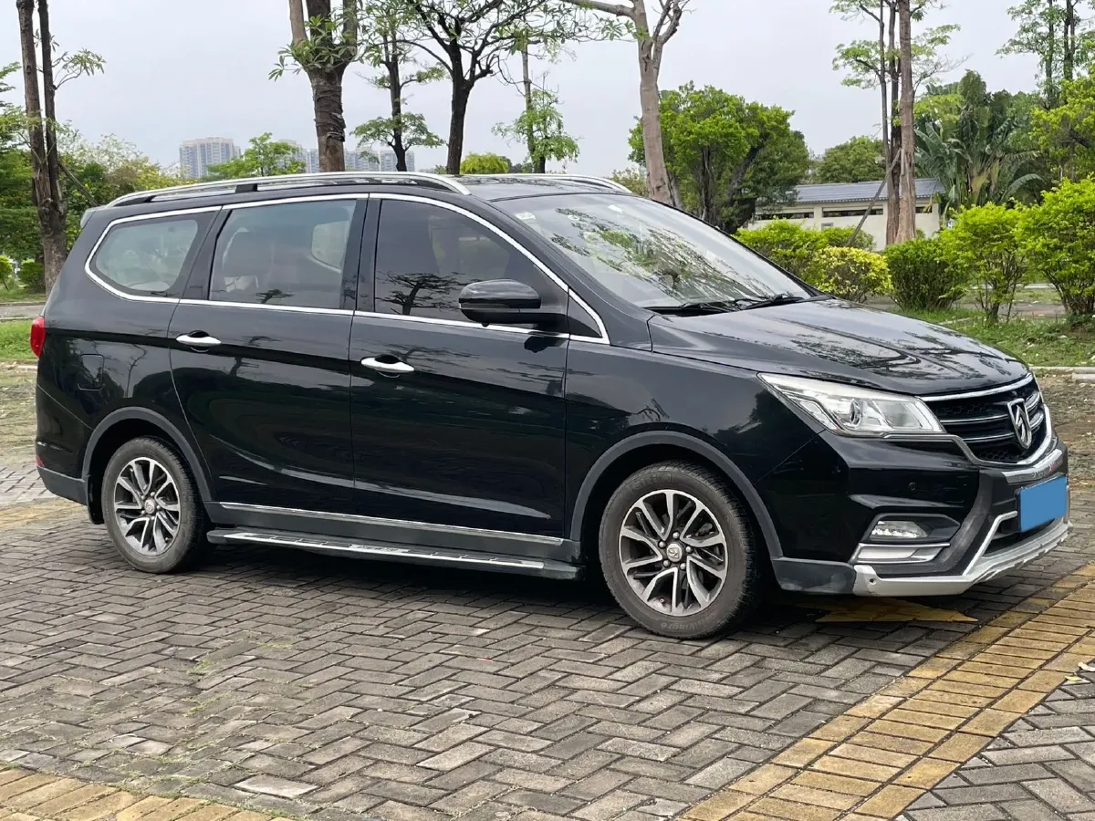 2017 BaoJun 730 1.5T 150HP L4 6MT,autocango,china used car exporter,china ev exporter,chinese used car exporter,chinese used ev exporter