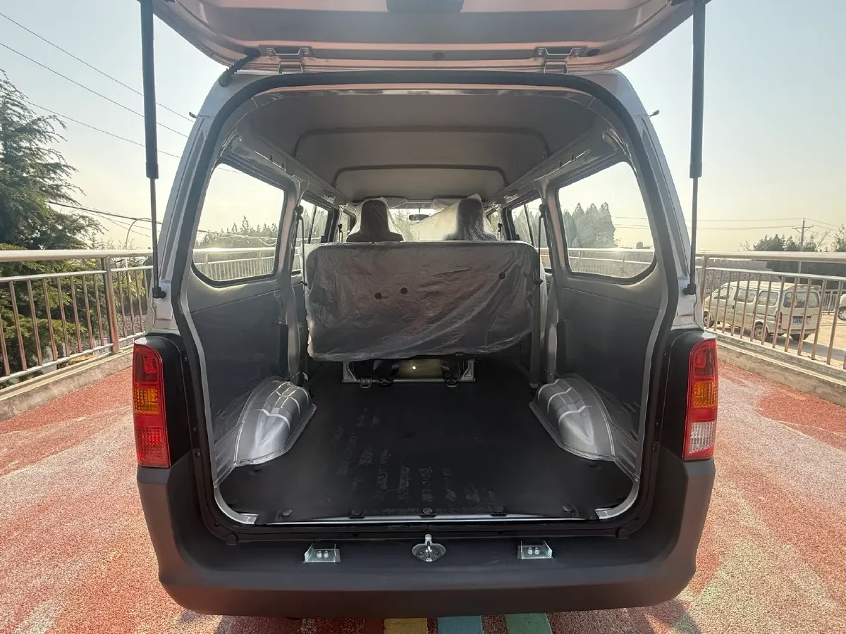 2023 WuLing ZhiGuang 1.5L 102HP L4 5MT,autocango,china used car exporter,china ev exporter,chinese used car exporter,chinese used ev exporter