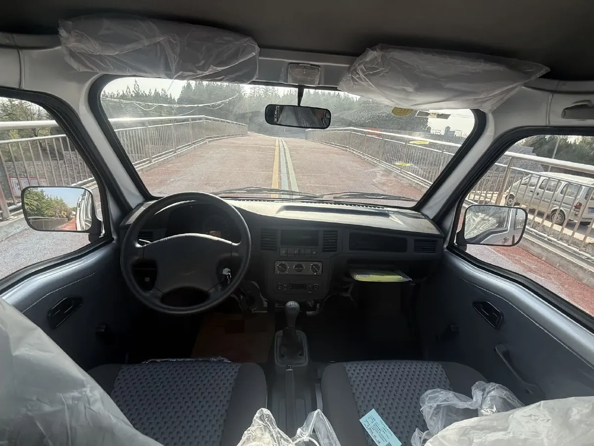 2023 WuLing ZhiGuang 1.5L 102HP L4 5MT,autocango,china used car exporter,china ev exporter,chinese used car exporter,chinese used ev exporter