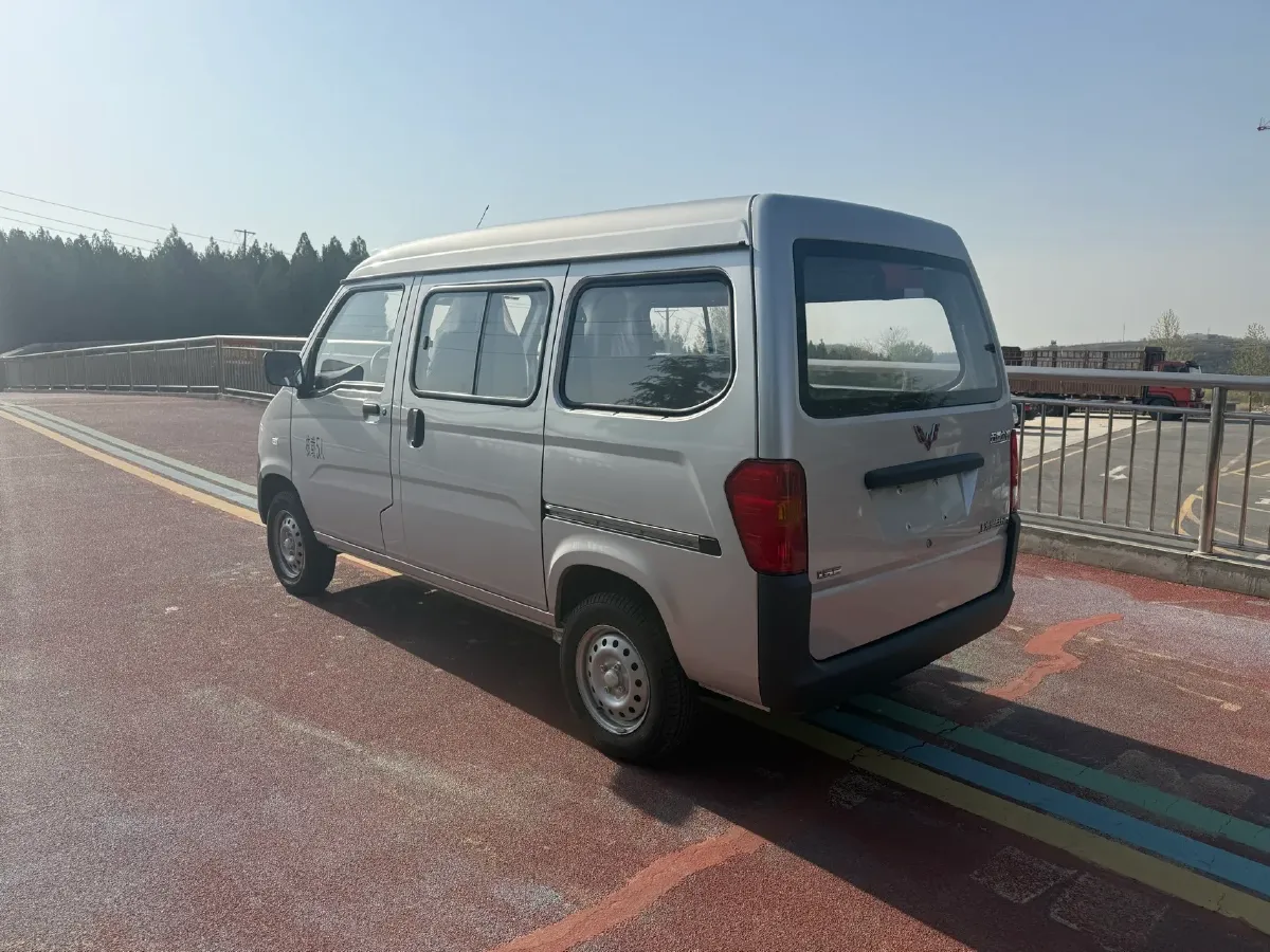 2023 WuLing ZhiGuang 1.5L 102HP L4 5MT,autocango,china used car exporter,china ev exporter,chinese used car exporter,chinese used ev exporter