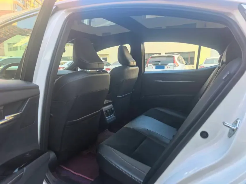 2024 Toyota Camry 2.0L 152HP L4 E-CVT Hybrid,autocango,china used car exporter,china ev exporter,chinese used car exporter,chinese used ev exporter