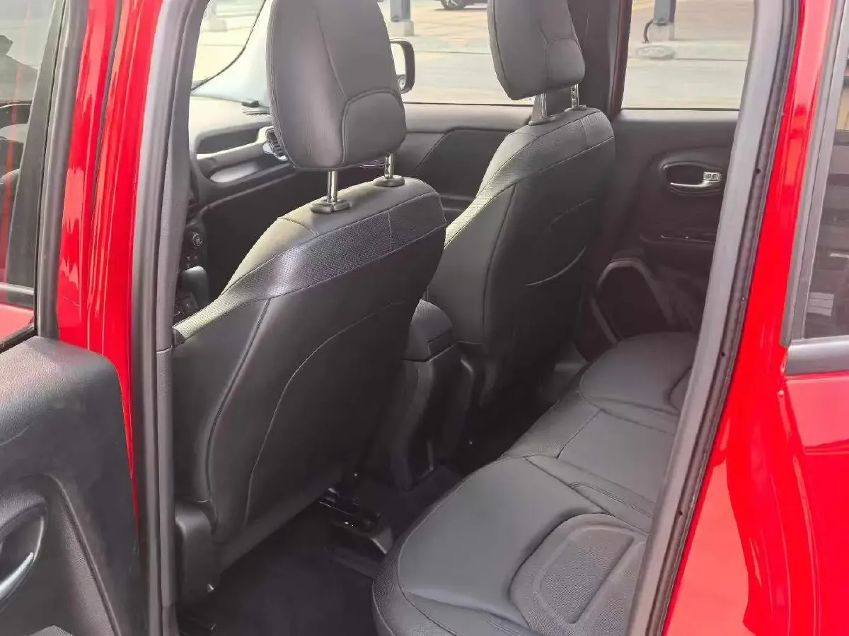 2019 Jeep Renegade 1.3T 173HP L4 7DCT,autocango,china used car exporter,china ev exporter,chinese used car exporter,chinese used ev exporter