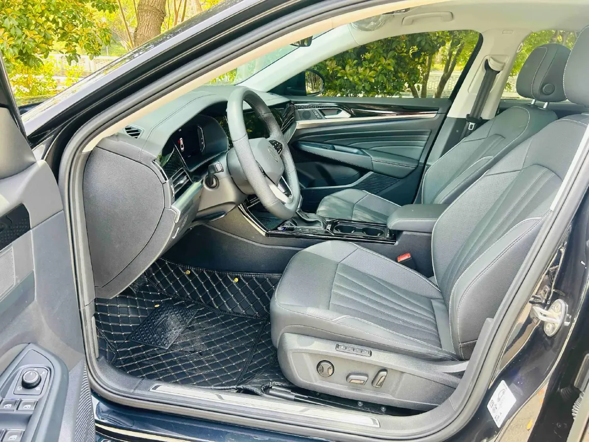 2024 Volkswagen Passat 2.0T 220HP L4 7DCT,autocango,china used car exporter,china ev exporter,chinese used car exporter,chinese used ev exporter