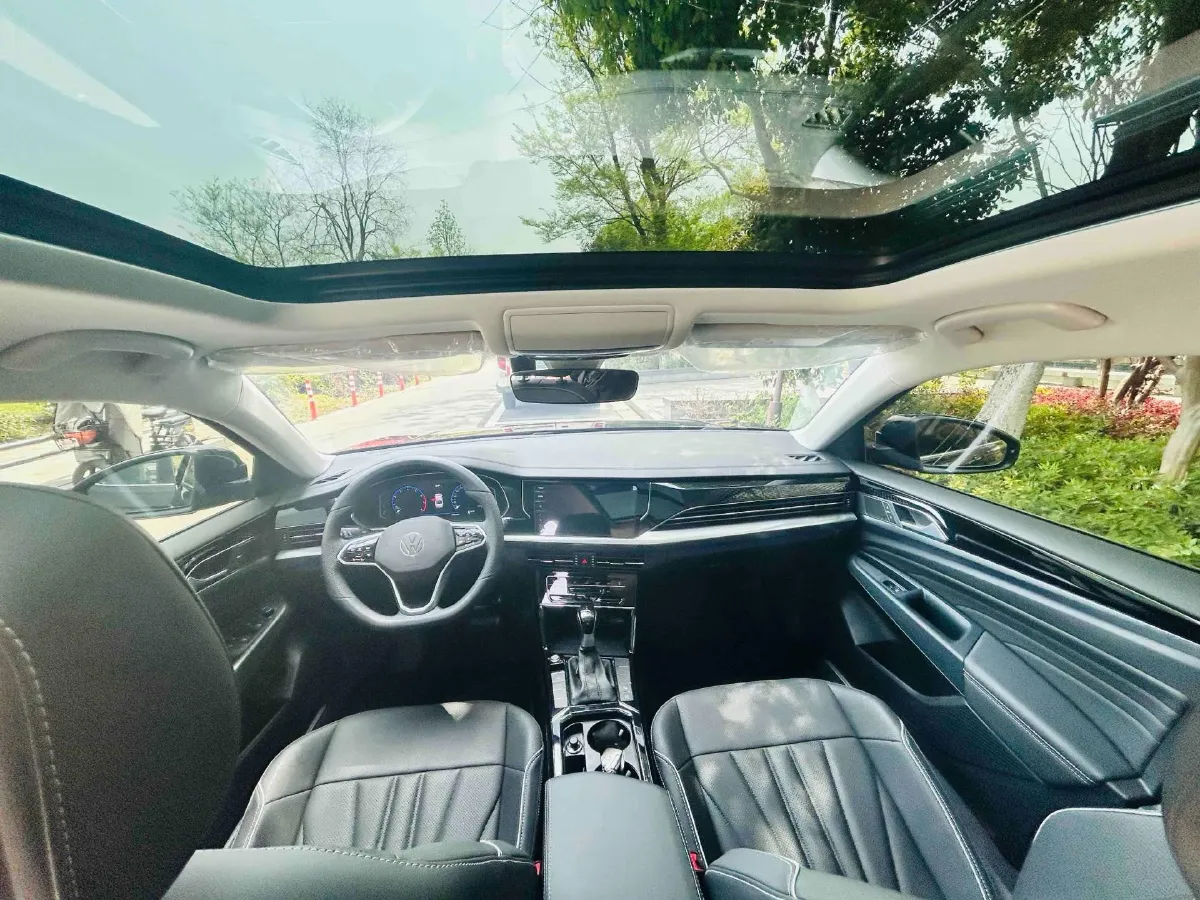 2024 Volkswagen Passat 2.0T 220HP L4 7DCT,autocango,china used car exporter,china ev exporter,chinese used car exporter,chinese used ev exporter