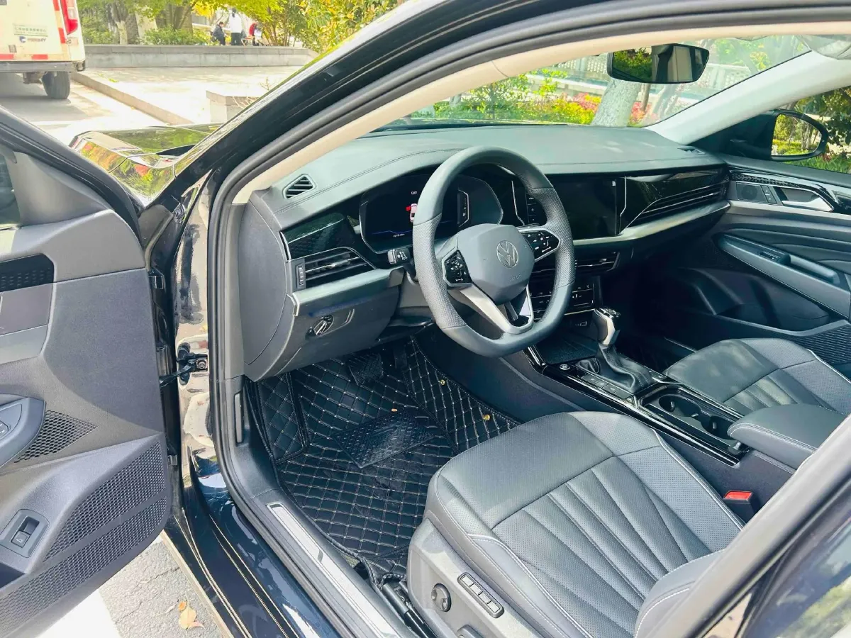 2024 Volkswagen Passat 2.0T 220HP L4 7DCT,autocango,china used car exporter,china ev exporter,chinese used car exporter,chinese used ev exporter