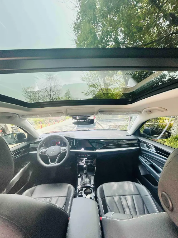 2024 Volkswagen Passat 2.0T 220HP L4 7DCT,autocango,china used car exporter,china ev exporter,chinese used car exporter,chinese used ev exporter