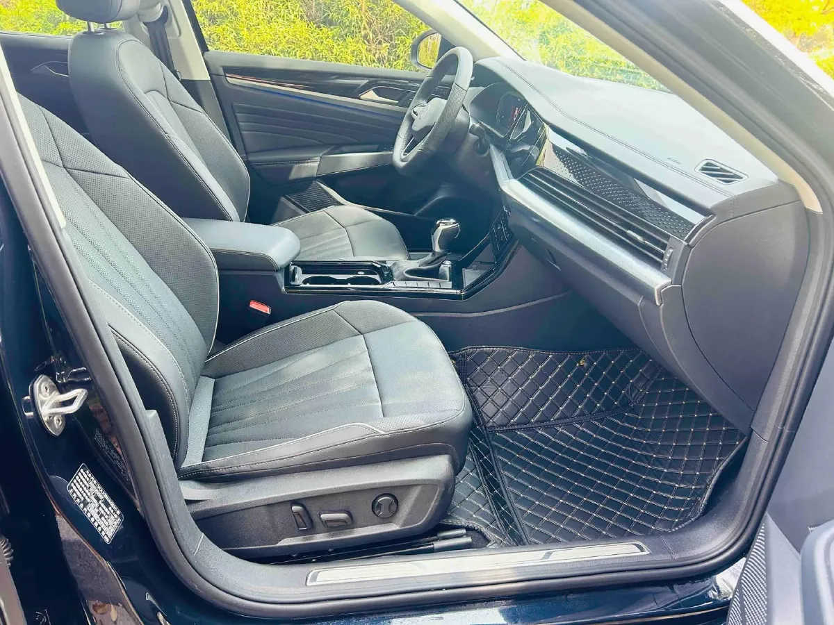 2024 Volkswagen Passat 2.0T 220HP L4 7DCT,autocango,china used car exporter,china ev exporter,chinese used car exporter,chinese used ev exporter